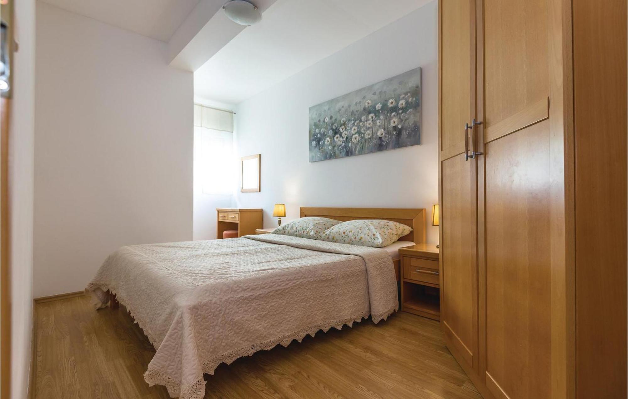 Stunning Apartment In Makarska With Wifi Exterior photo