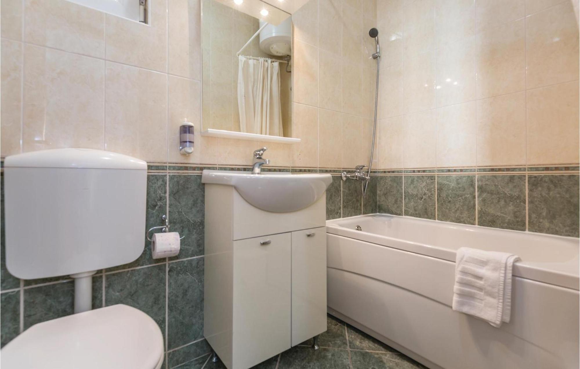 Stunning Apartment In Makarska With Wifi Exterior photo