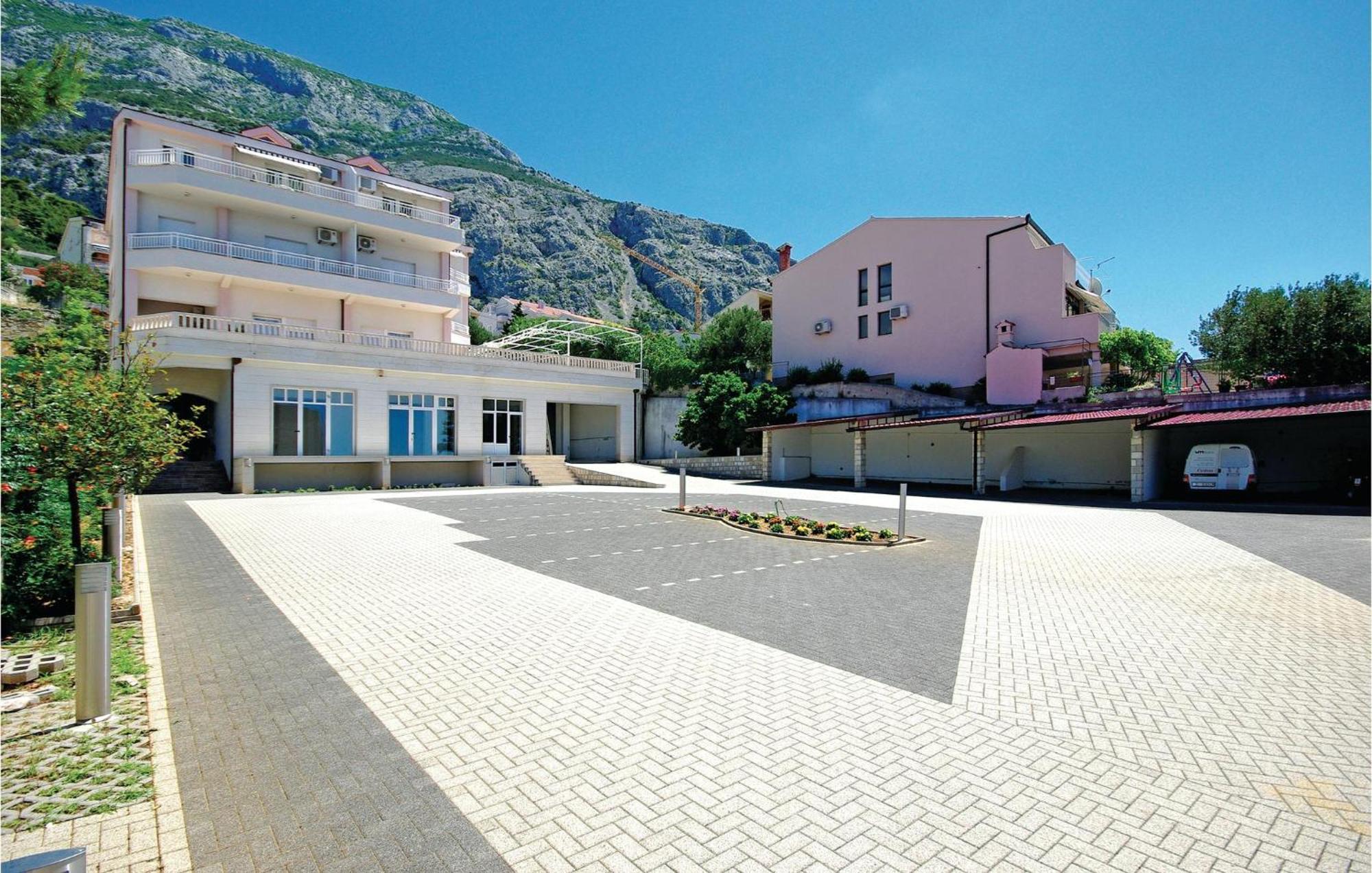 Stunning Apartment In Makarska With Wifi Exterior photo