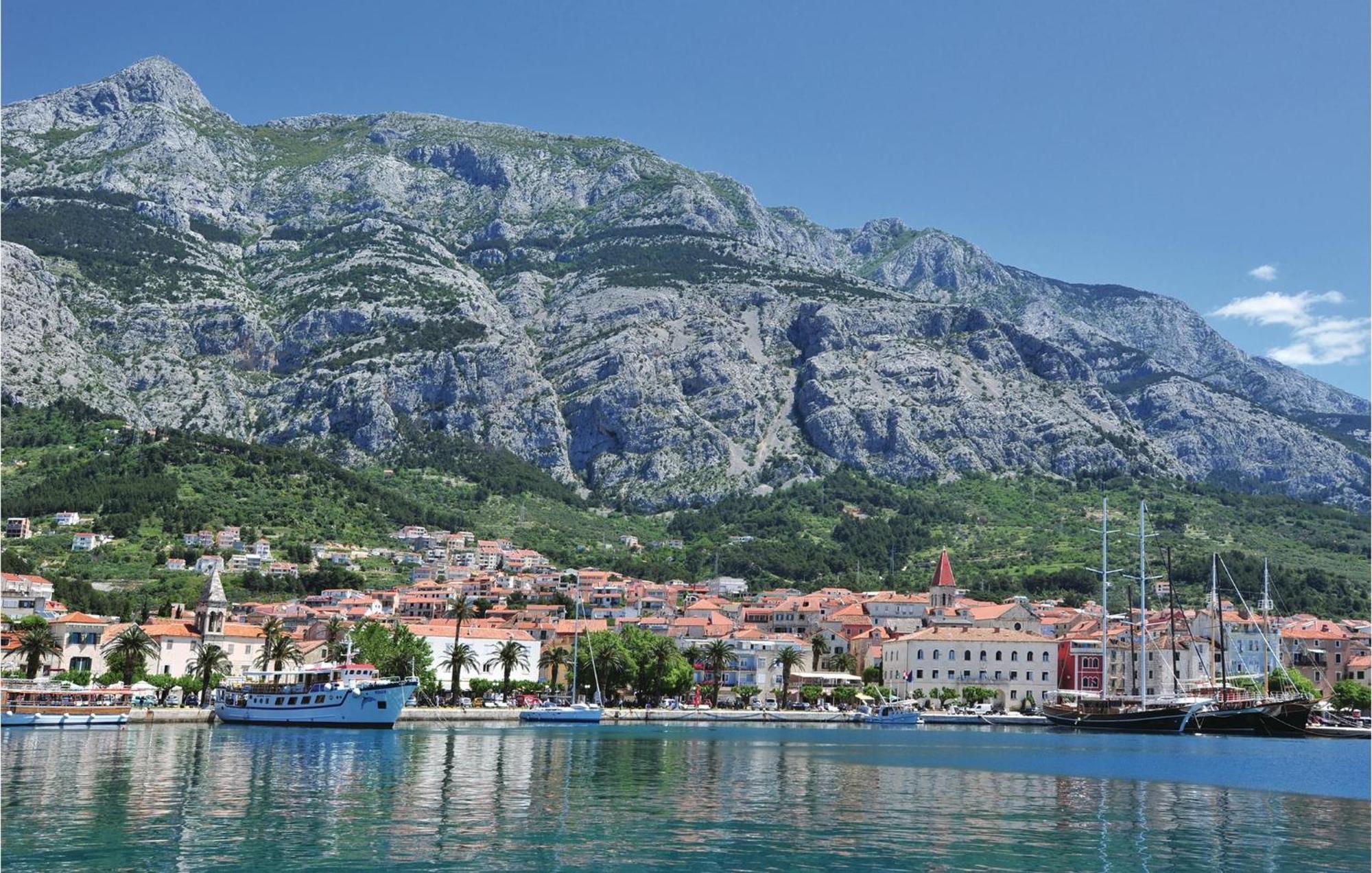 Stunning Apartment In Makarska With Wifi Exterior photo